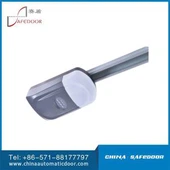 Automatski otvarač garažnih vrata s lančanom šinom